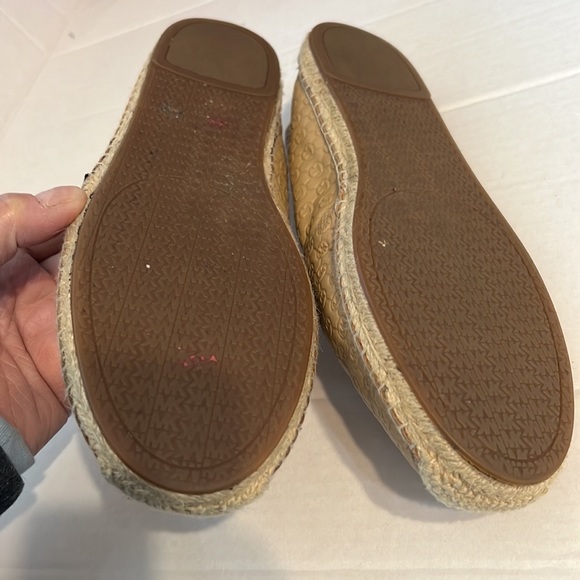 EUC Michael Kors embossed logo leather flat espadrilles shoes Tan caramel 10 - Picture 10 of 12